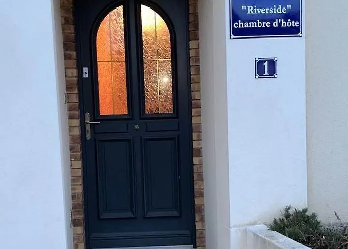 住宿加早餐酒店 Riverside 3*